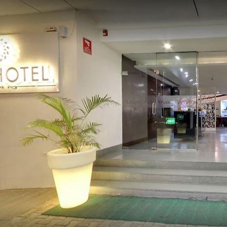 K10 Hotel Vadodara Luaran gambar
