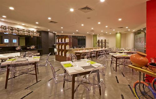 K10 Hotel Vadodara Luaran gambar