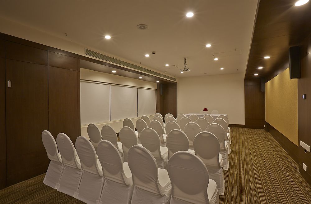 K10 Hotel Vadodara Luaran gambar