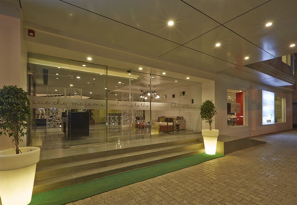 K10 Hotel Vadodara Luaran gambar