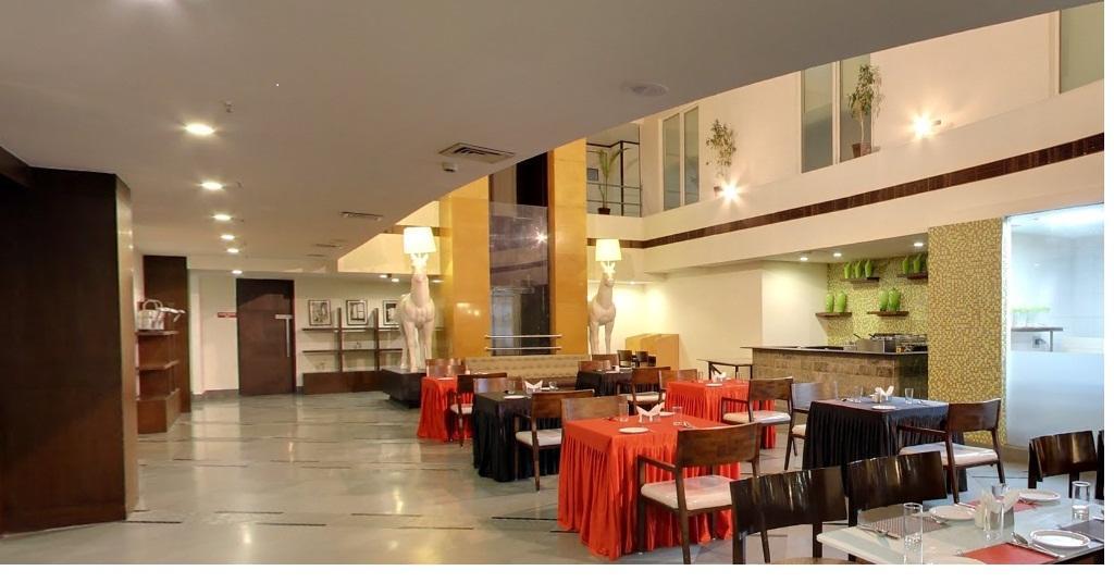 K10 Hotel Vadodara Luaran gambar